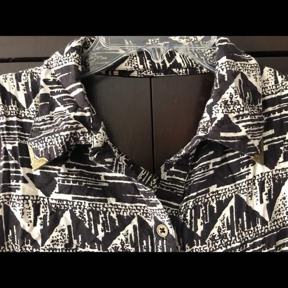 Billabong Designer’s Closet collar tip tunic - Picture 3 of 8